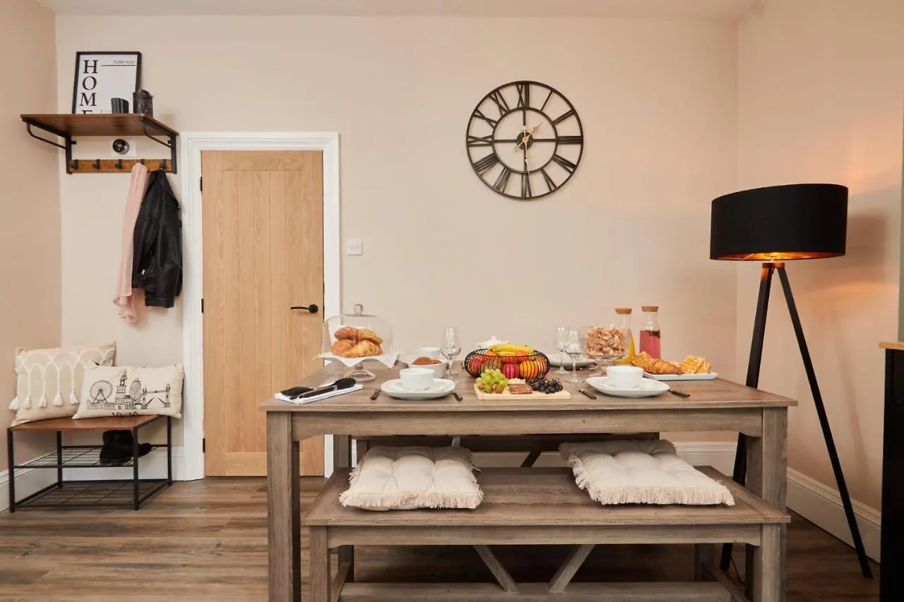 Prázdninový dům Vila 10 Percent Off - 3 Nights - Leeds - Bradford - Free Parking