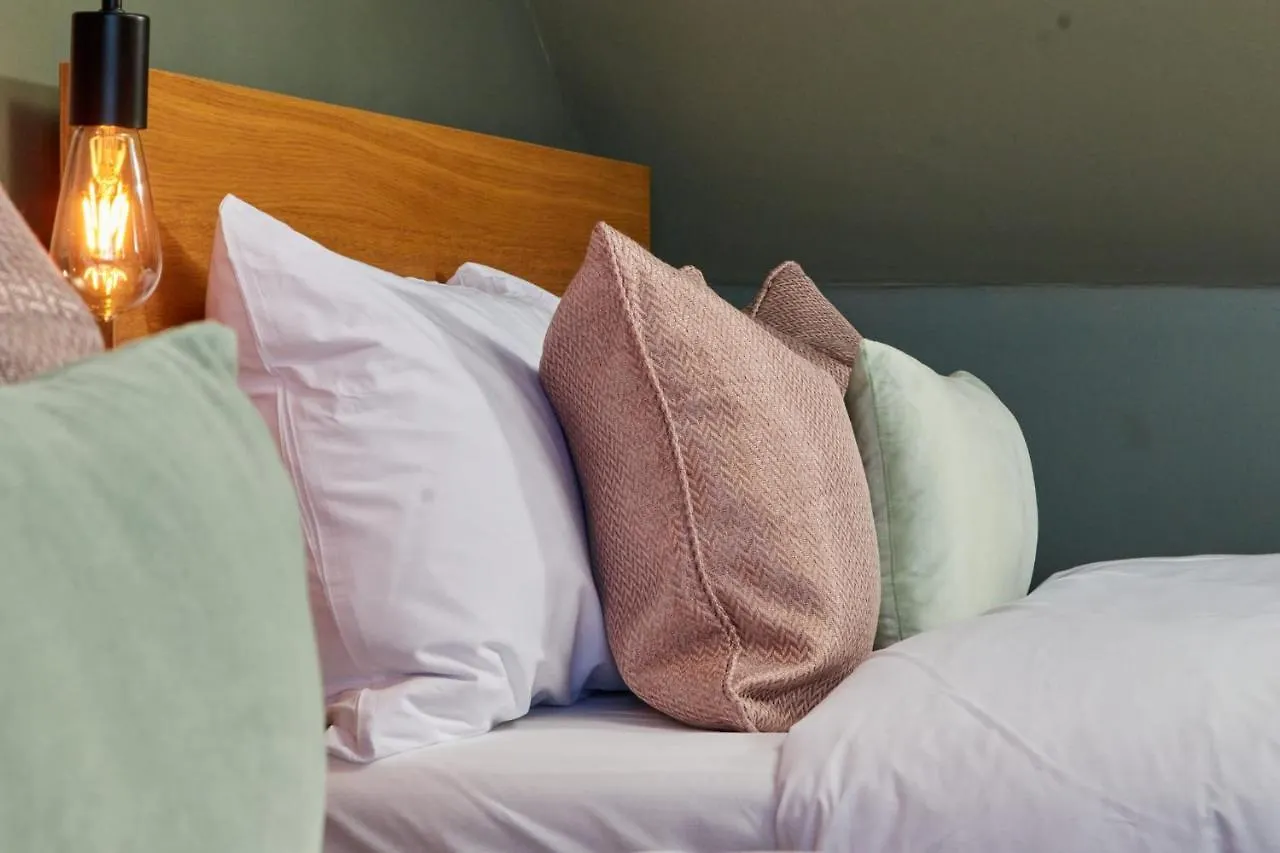 펜션 10 Percent Off - 3 Nights - Leeds - Bradford - Free Parking 빌라 영국