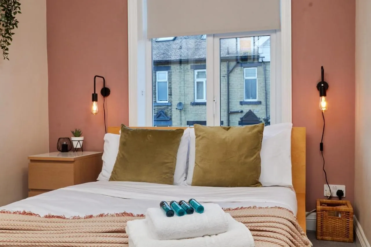 Vila 10 Percent Off - 3 Nights - Leeds - Bradford - Free Parking 0*, Bradford (West Yorkshire)
