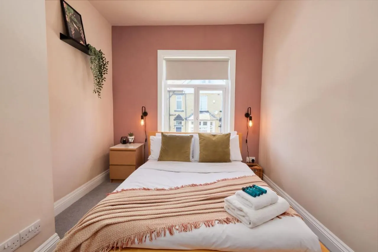 Vila 10 Percent Off - 3 Nights - Leeds - Bradford - Free Parking 0*, Bradford (West Yorkshire) Velká Británie