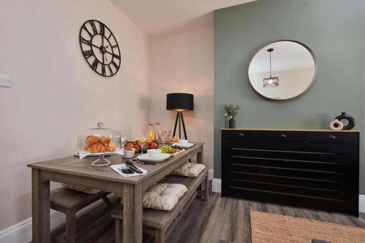 Prázdninový dům Vila 10 Percent Off - 3 Nights - Leeds - Bradford - Free Parking