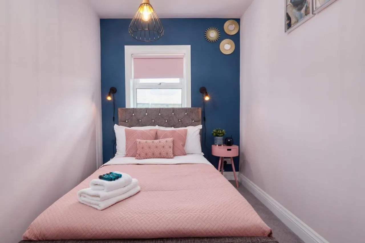 펜션 10 Percent Off - 3 Nights - Leeds - Bradford - Free Parking 빌라 영국